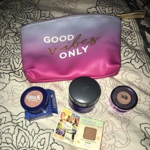 makeup bundle urban decay, Luna eyeshadow....